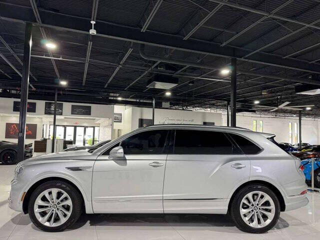 2023 Bentley Bentayga EWB V8