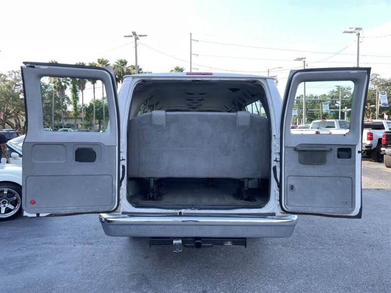 2009 Ford E-Series E-350 SD XLT