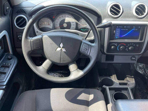 2009 Mitsubishi Raider LS