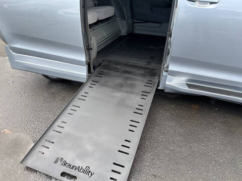 2016 Toyota Sienna LE Mobility 7-Passenger