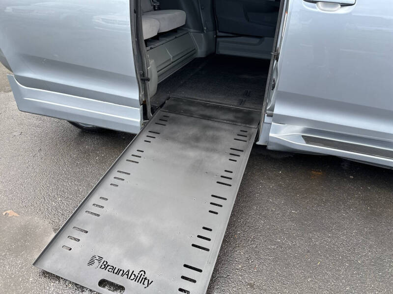 2016 Toyota Sienna LE Mobility 7-Passenger