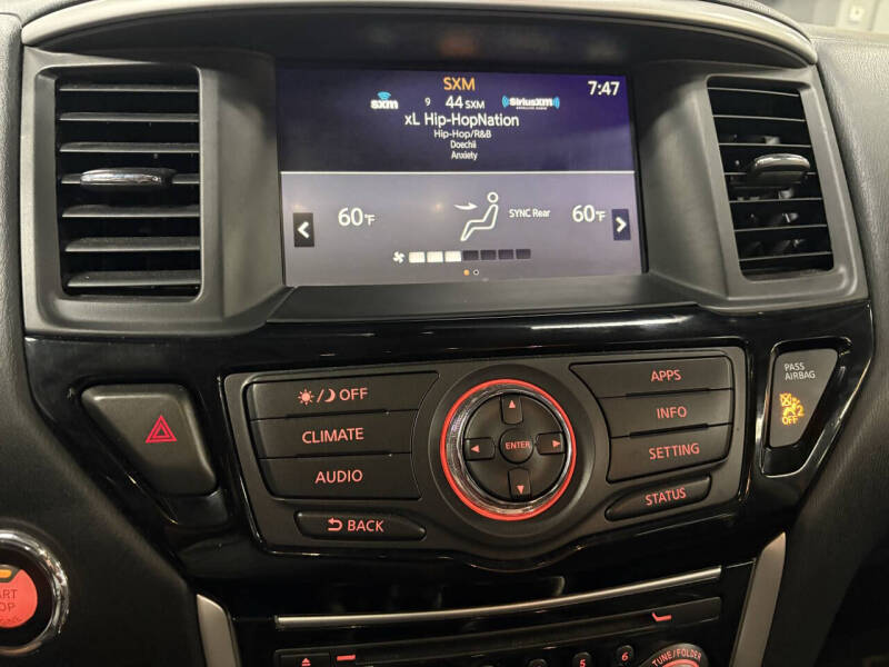 2020 Nissan Pathfinder SV