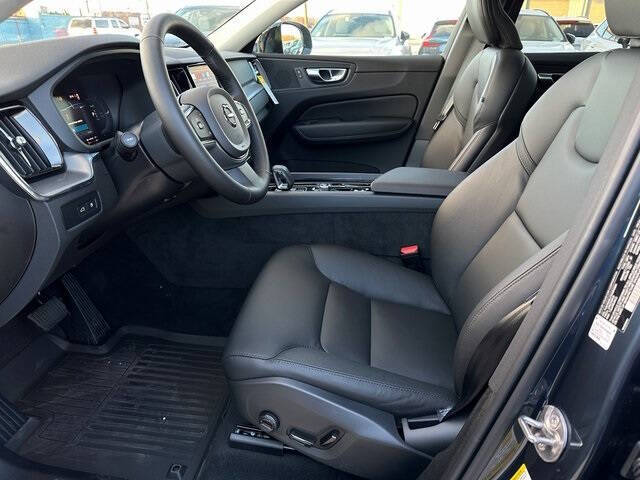 2025 Volvo XC60 T8 Core Dark Theme