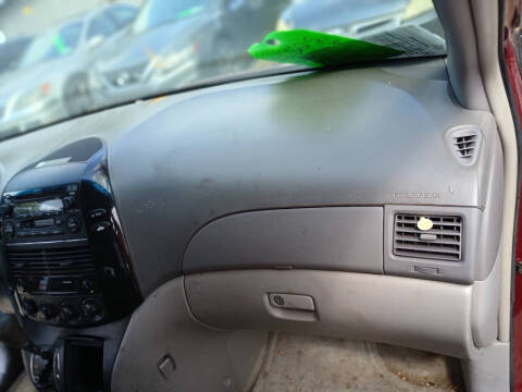 2005 Toyota Sienna LE 8 Passenger