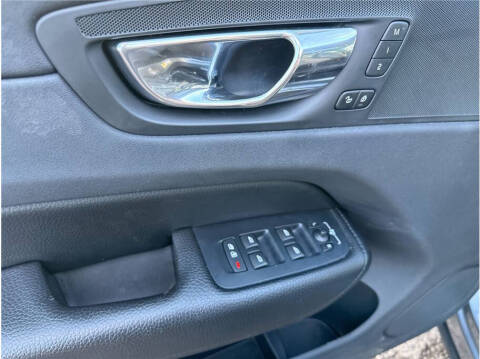 2018 Volvo XC60 T5 Momentum