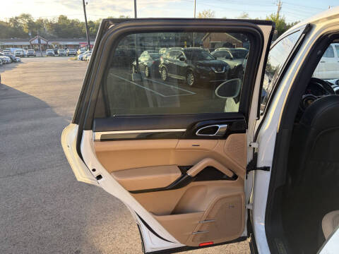 2017 Porsche Cayenne S E-Hybrid Platinum Edition