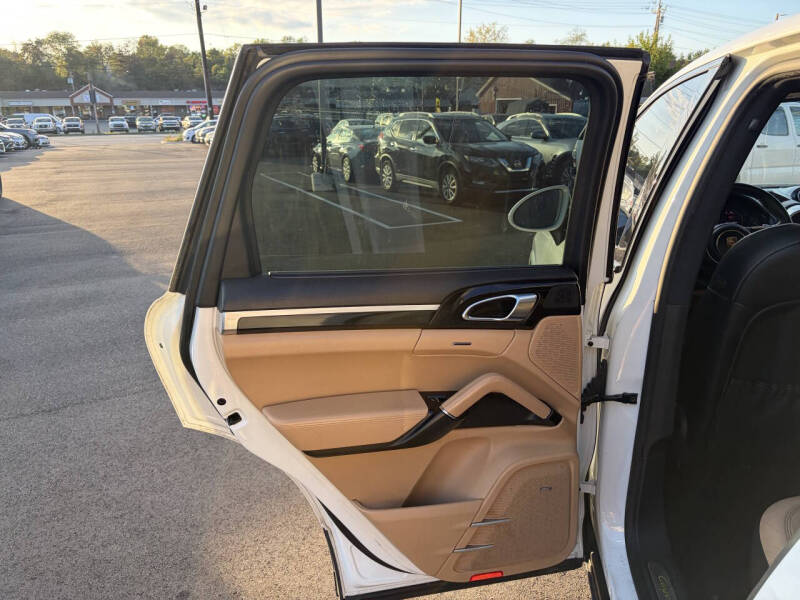 2017 Porsche Cayenne S E-Hybrid Platinum Edition