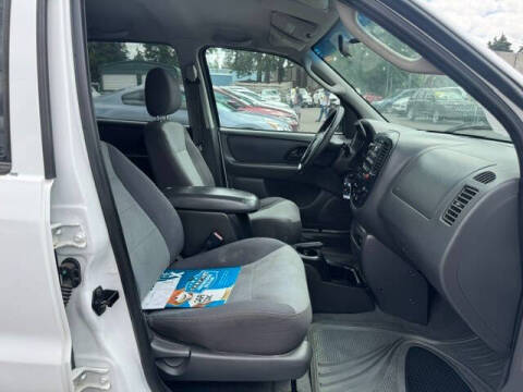2003 Ford Escape XLS Popular