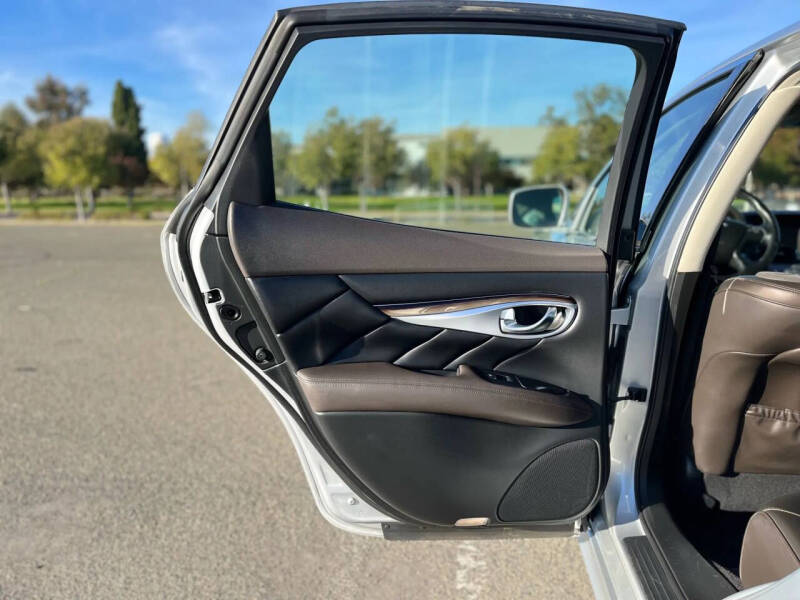 2012 Infiniti M37 x
