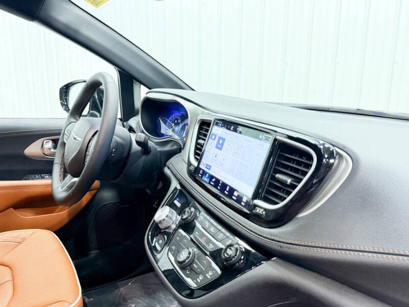 2025 Chrysler Pacifica Pinnacle