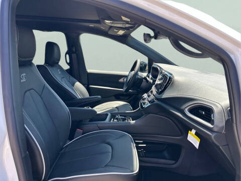 2027 Chrysler Pacifica Limited