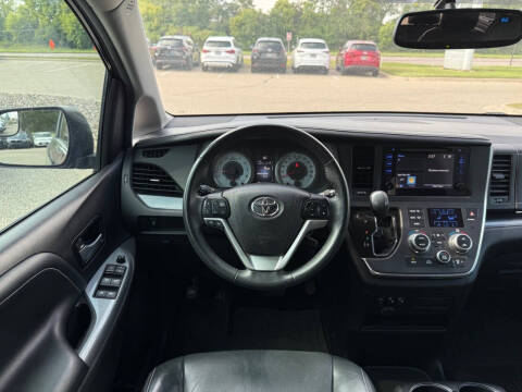 2017 Toyota Sienna SE 8-Passenger