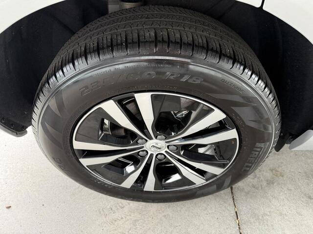 2024 Volvo XC60 B5 Core Dark Theme