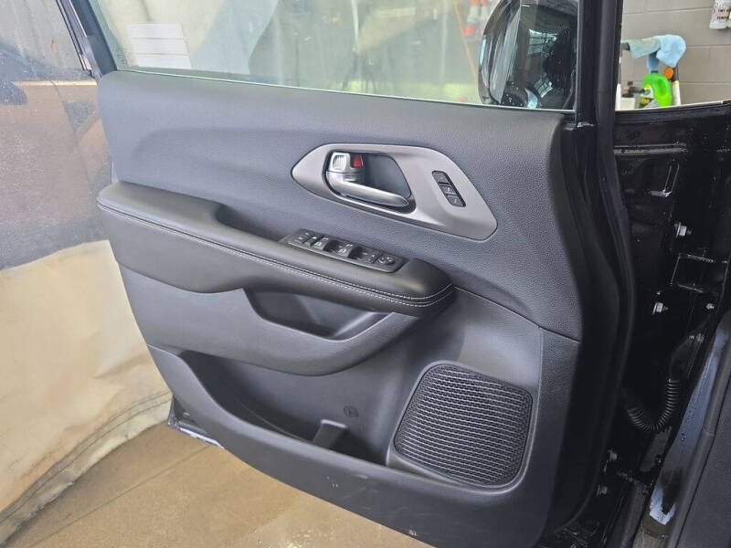 2027 Chrysler Pacifica Limited