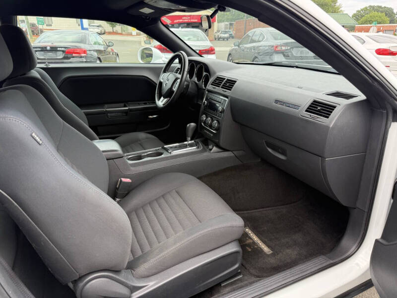 2013 Dodge Challenger SXT