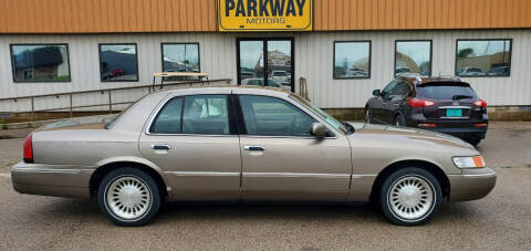 2001 Mercury Grand Marquis for sale at Parkway Motors in Springfield IL
