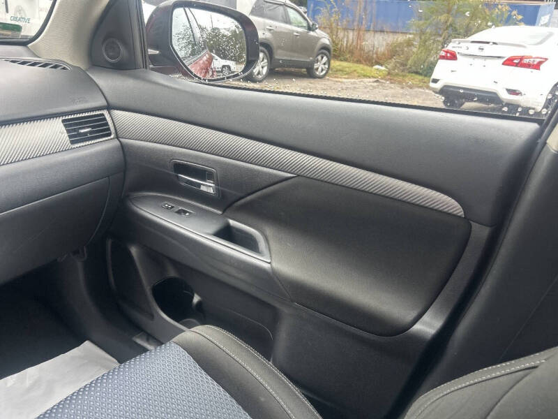 2016 Mitsubishi Outlander SE