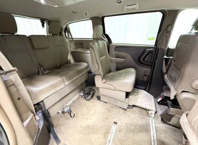 2016 Chrysler Town and Country Touring