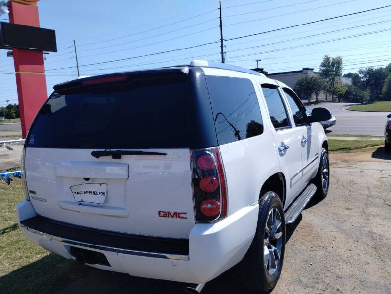 2011 GMC Yukon Denali photo 5