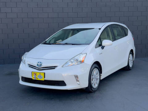 2014 Toyota Prius v Three