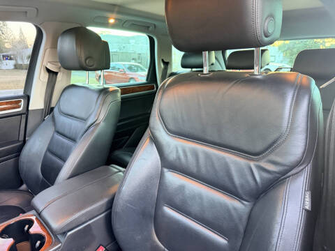 2014 Volkswagen Touareg V6 Sport