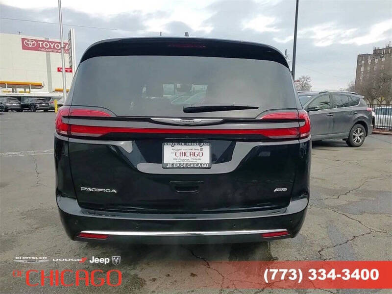 2025 Chrysler Pacifica Select