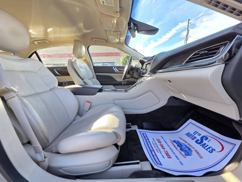 2017 Lincoln Continental Select