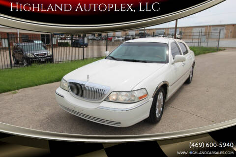 2004 Lincoln Town Car for sale at Highland Autoplex, LLC in Dallas TX