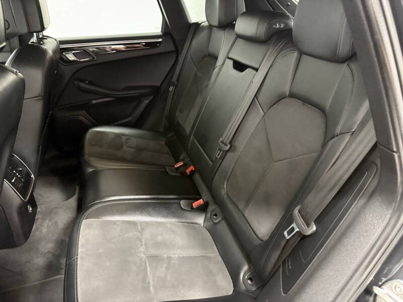 2017 Porsche Macan