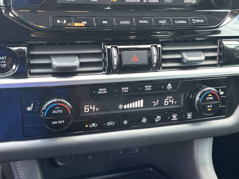 2025 Nissan Pathfinder SL