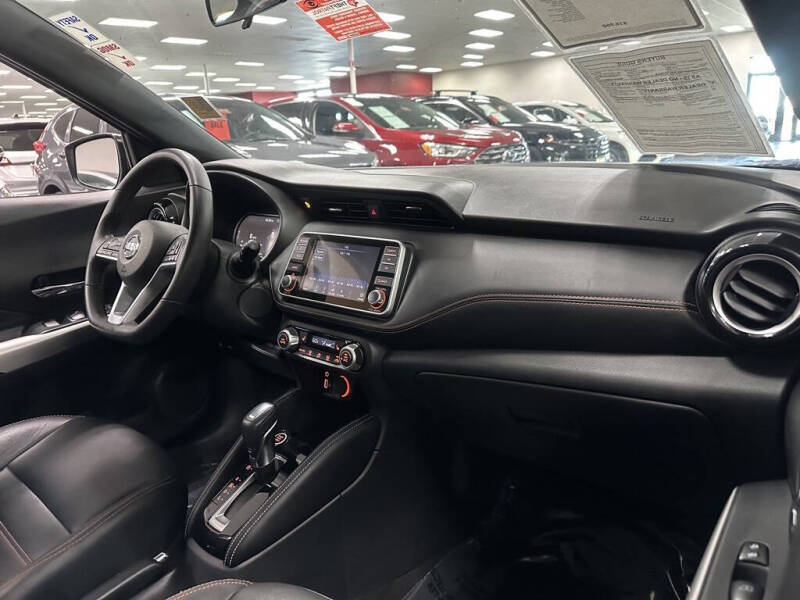 2020 Nissan Kicks SR