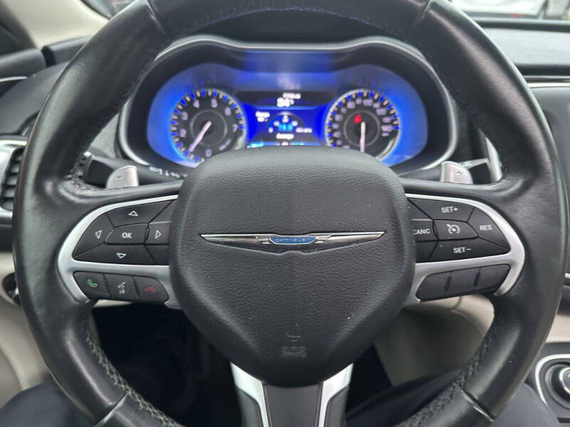 2015 Chrysler 200 C photo 10