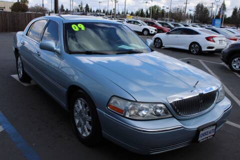 2009 Lincoln Town Car for sale at Choice Auto & Truck in Sacramento CA