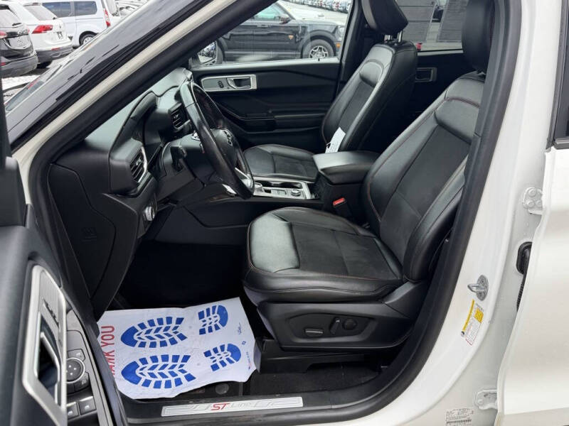 2022 Ford Explorer ST-Line