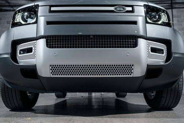 2022 Land Rover Defender 110 SE