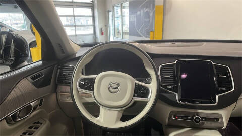 2023 Volvo XC90 Recharge T8 Ultimate Dark Theme