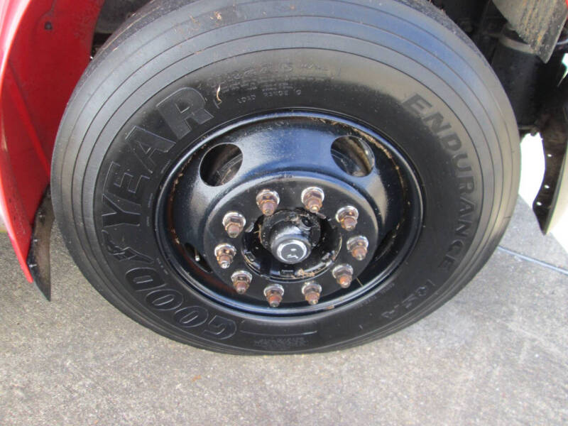 2005 Freightliner Business class M2