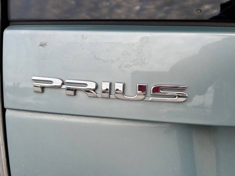 2014 Toyota Prius Three photo 19