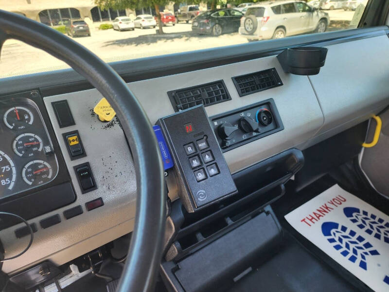 2003 Freightliner FL70