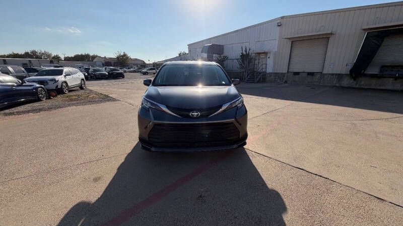 2023 Toyota Sienna LE 8-Passenger