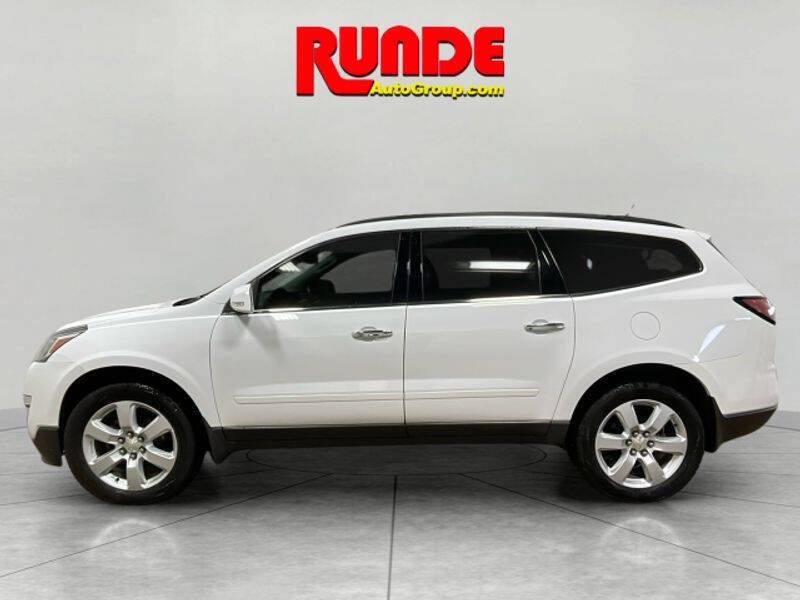 Used 2017 Chevrolet Traverse 1LT with VIN 1GNKVGKD1HJ330780 for sale in Hazel Green, WI