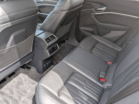 2019 Audi e-tron quattro Prestige
