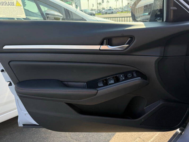 2025 Nissan Altima 2.5 SR