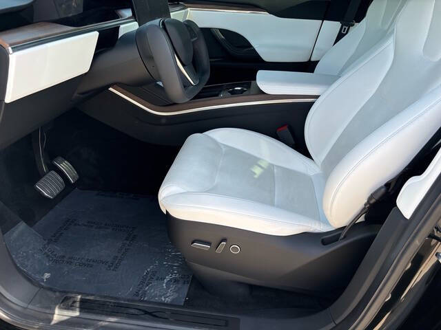 2023 Tesla Model X 19