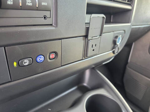 2025 Chevrolet Express 3500