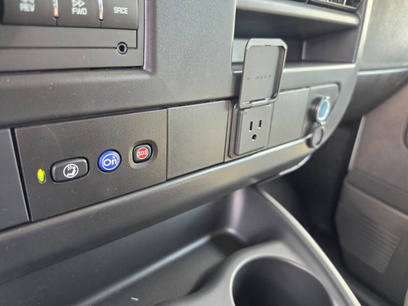 2025 Chevrolet Express 3500