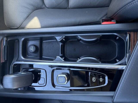 2025 Volvo V60 Cross Country B5 Plus