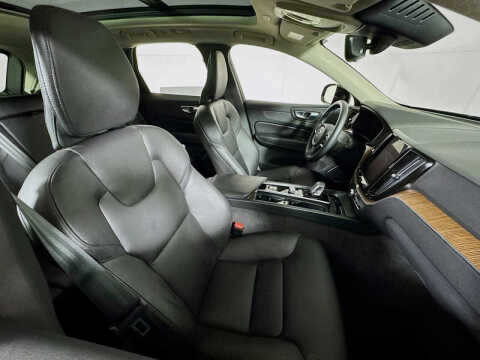 2023 Volvo XC60 B5 Plus Dark Theme