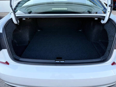 2017 Volkswagen Passat 1.8T R-Line