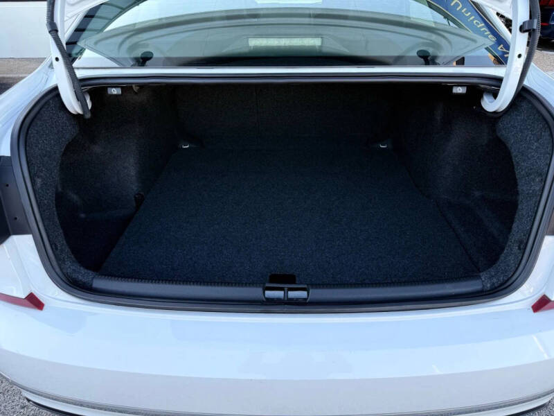 2017 Volkswagen Passat 1.8T R-Line